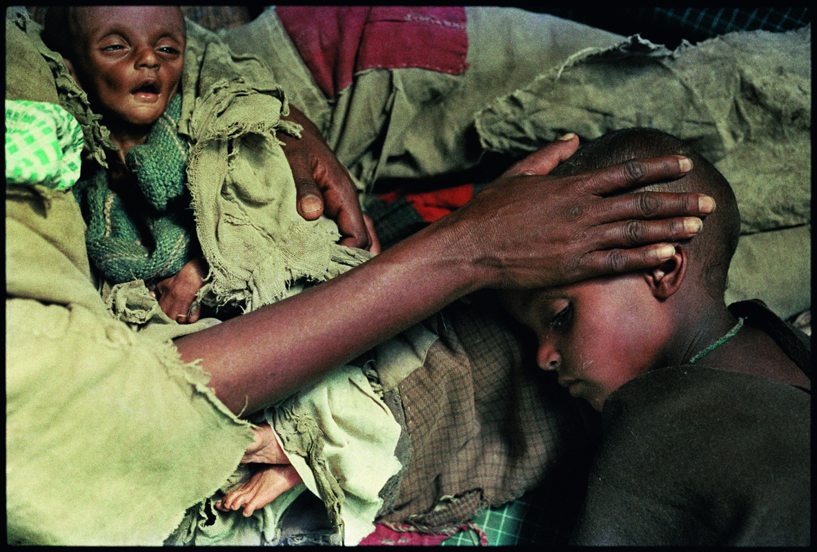Mary Ellen Mark, Relief camp, Korem, Ethiopia, 1985
