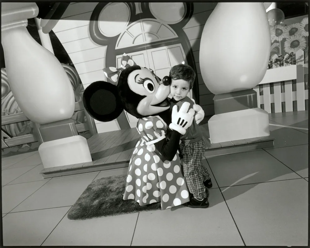 Mary Ellen Mark, Minnie Mouse, Parma Mall, Ohio, 1997