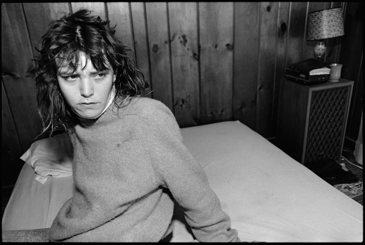Mary Ellen Mark, Stoned Tiny sitting on the bed, Seattle, 1989