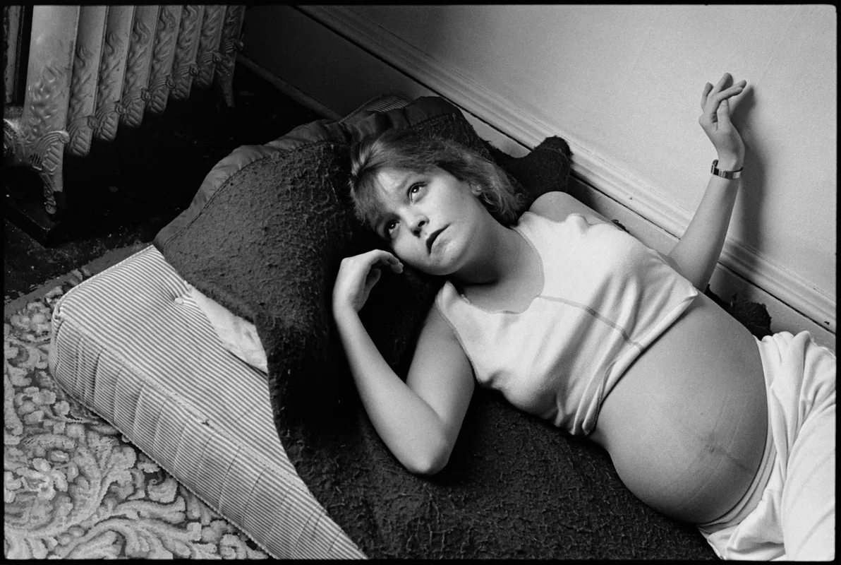 Mary Ellen Mark, Tiny pregnant with Daylon, Seattle, 1985
