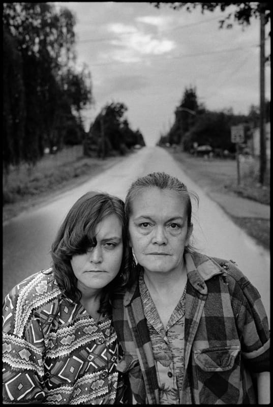 Mary Ellen Mark, Tiny and Pat, along the road, Seattle, 1993