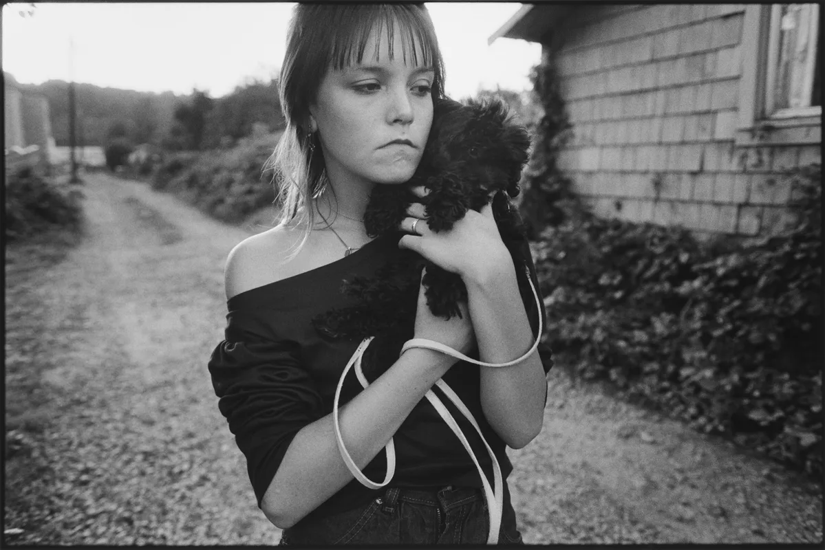 Mary Ellen Mark, Tiny holding Papas, Seattle, 1983