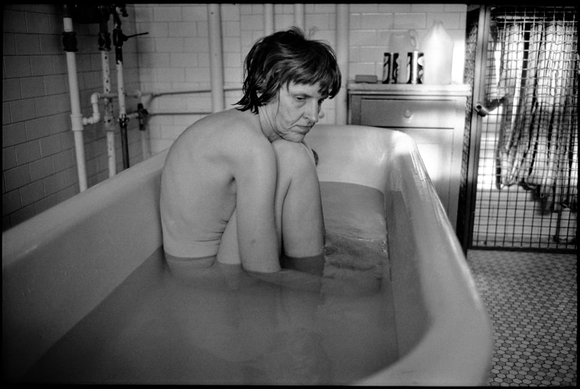 Mary Ellen Mark, Mary Frances in the tub, Ward 81, Salem, Oregon, 1976
