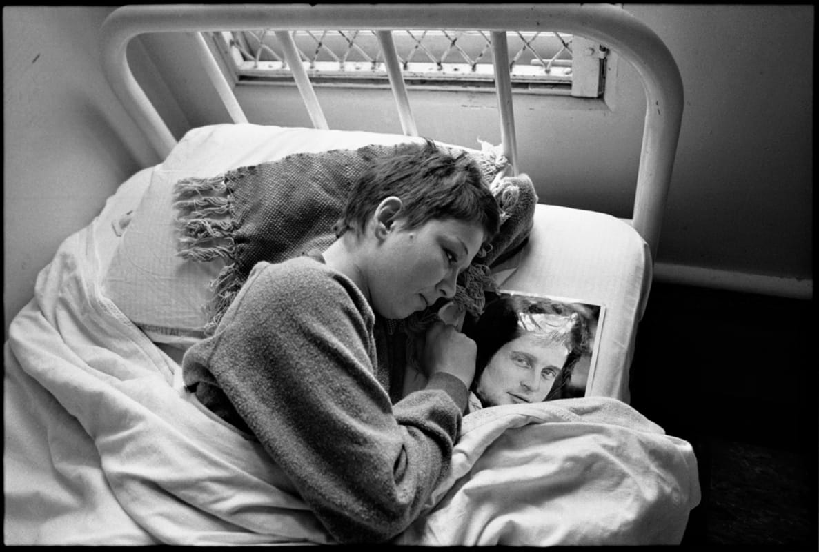 Mary Ellen Mark, Mona with Michael Douglas's picture, Ward 81, Salem, Oregon, 1976