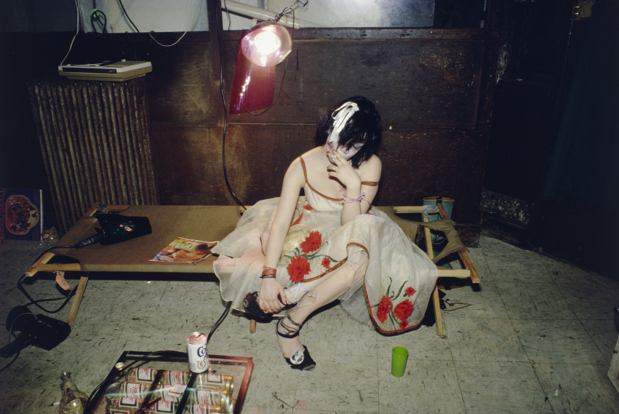 Nan Goldin, Trixie sur le lit de camp, New York, 1979