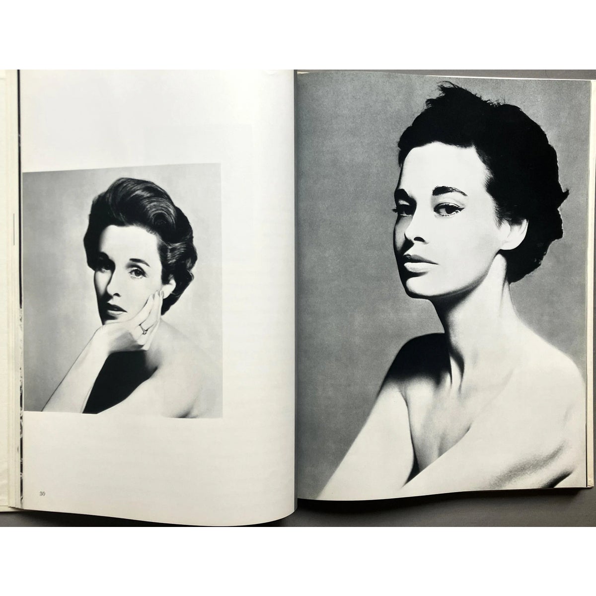Double page d'Observations : deux portraits de femme, l'un petit, l'autre pleine page