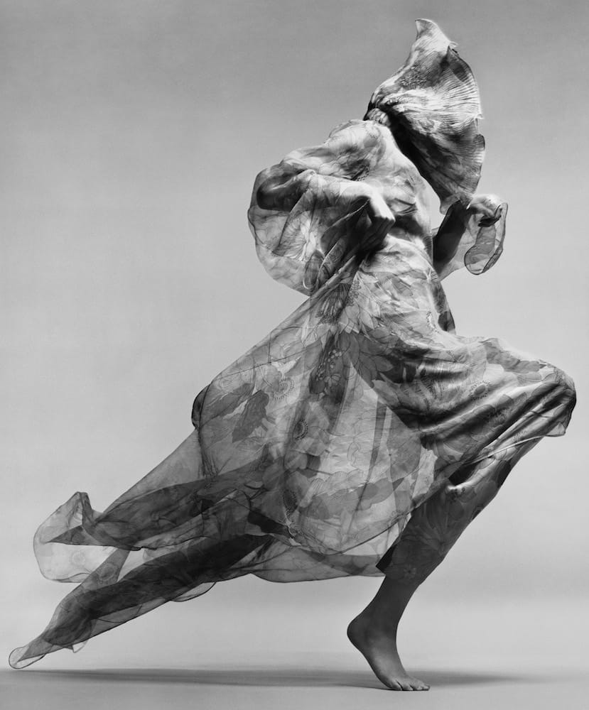 Jean Shrimpton en robe Cardin, photographie de mode de Richard Avedon