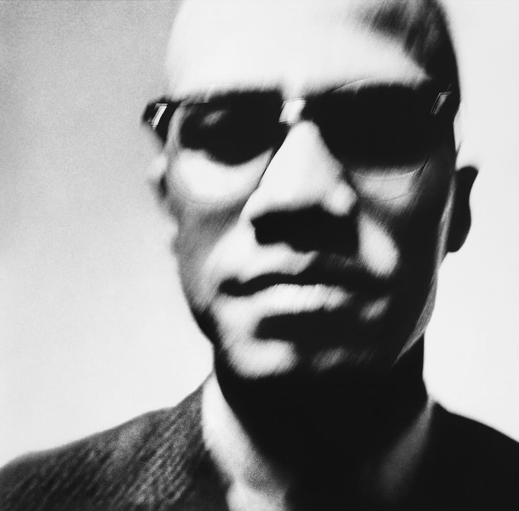 Portrait de Malcolm X sur fond blanc par Richard Avedon, 1963
