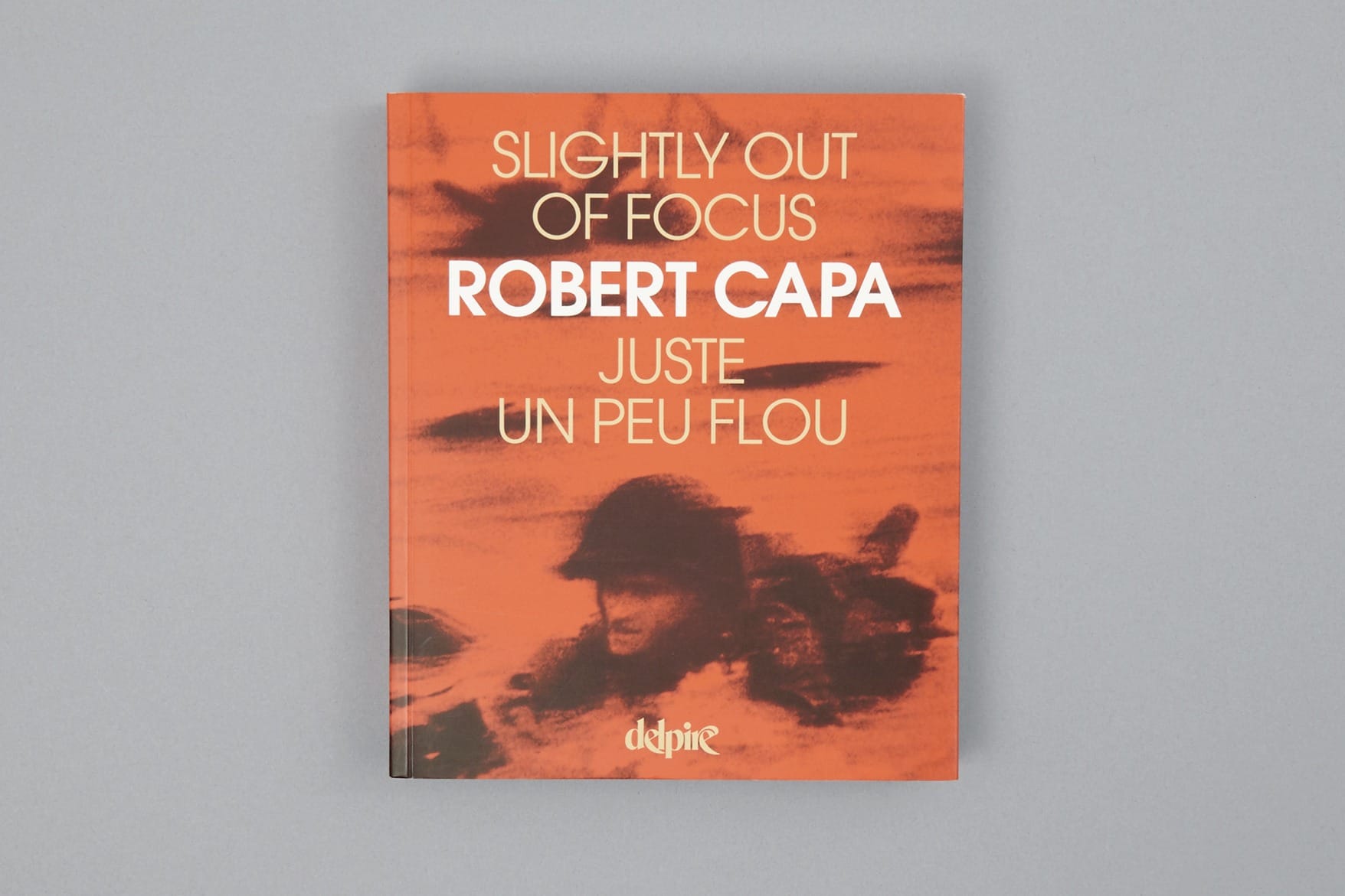 Couverture du livre Juste un peu flou de Robert Capa