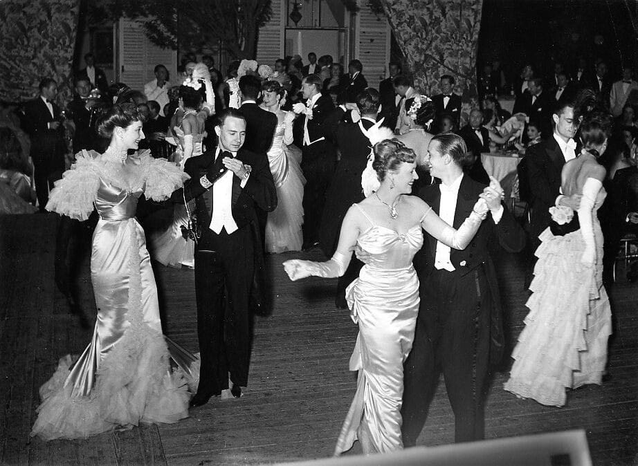Couples dansant lors d un bal mondain chez le baron et la baronne de l Espee, Robert Doisneau, 1949