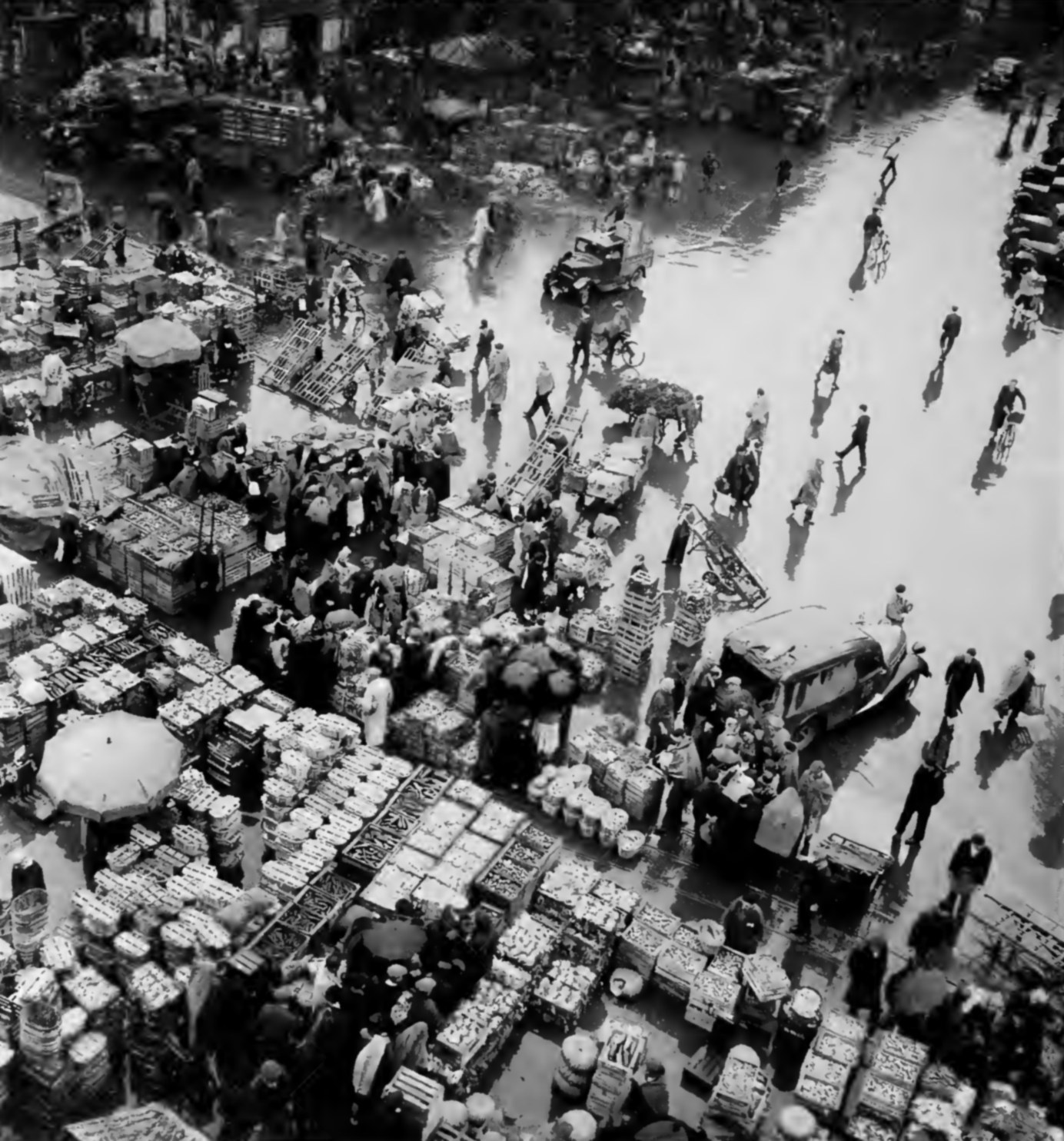 Le carreau des Halles vu en plongee, Robert Doisneau, 1945