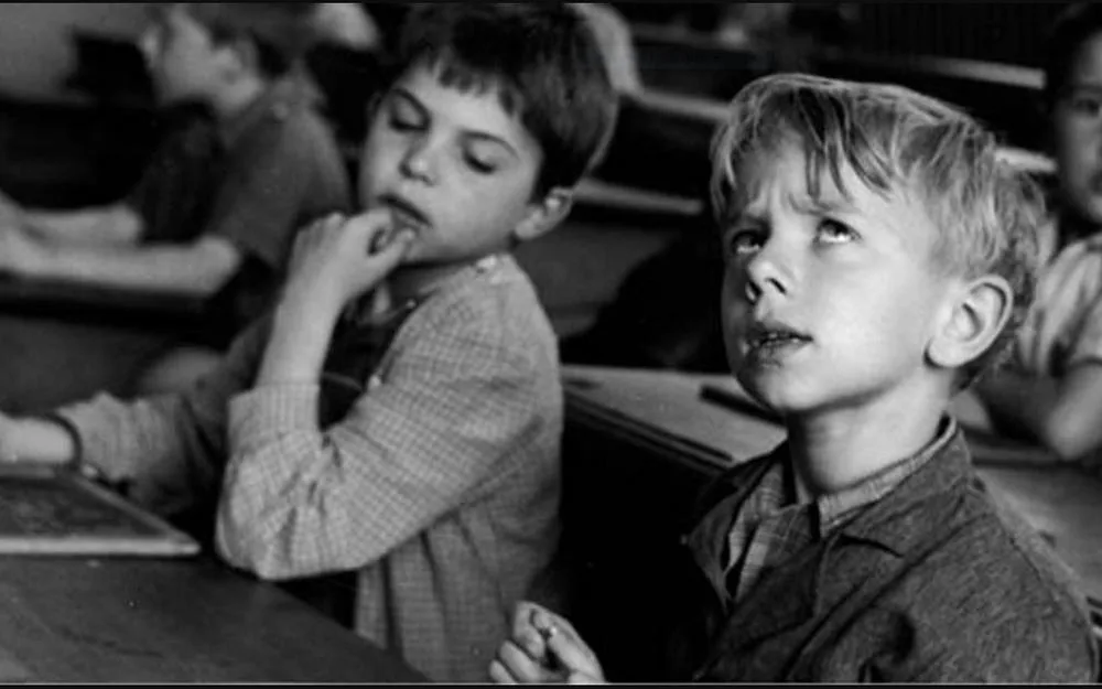 Deux ecoliers pendant un cours, Robert Doisneau