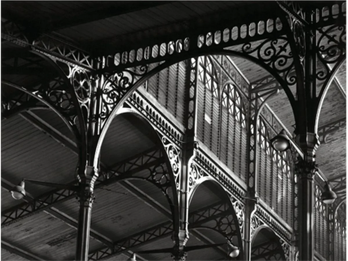 La charpente metallique des pavillons des Halles, Robert Doisneau