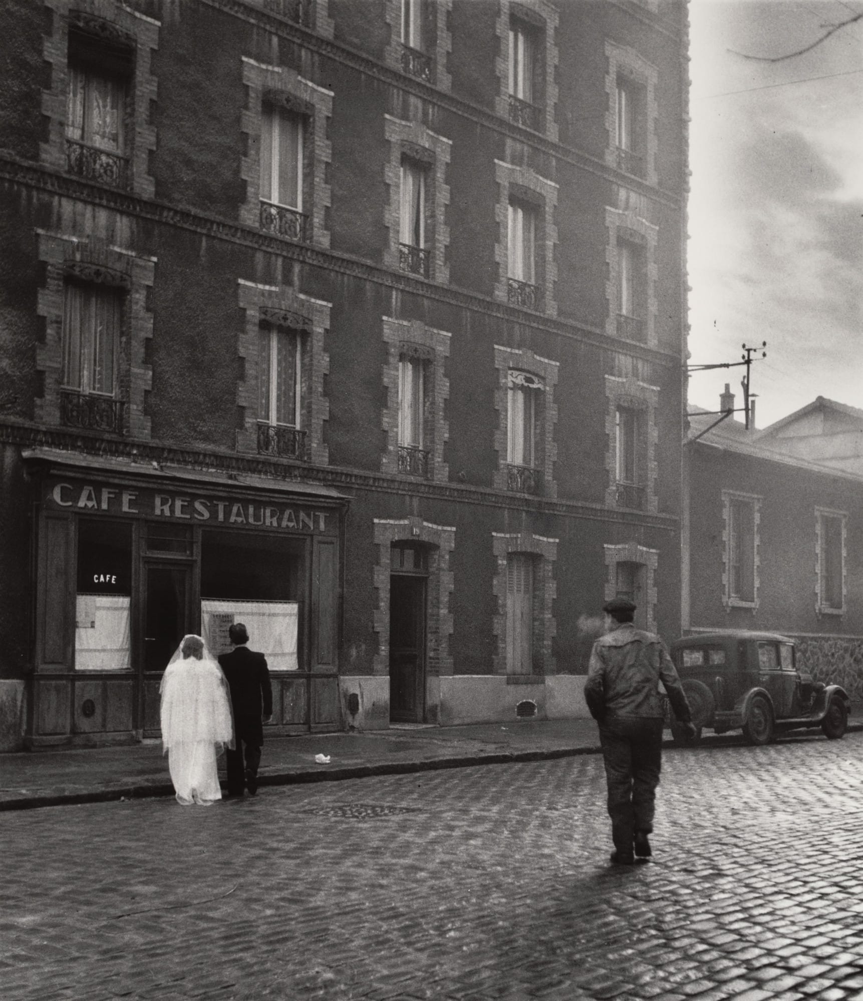 La stricte intimite, rue Marcelin-Berthelot a Montrouge, Robert Doisneau, 1945, collection du MoMA