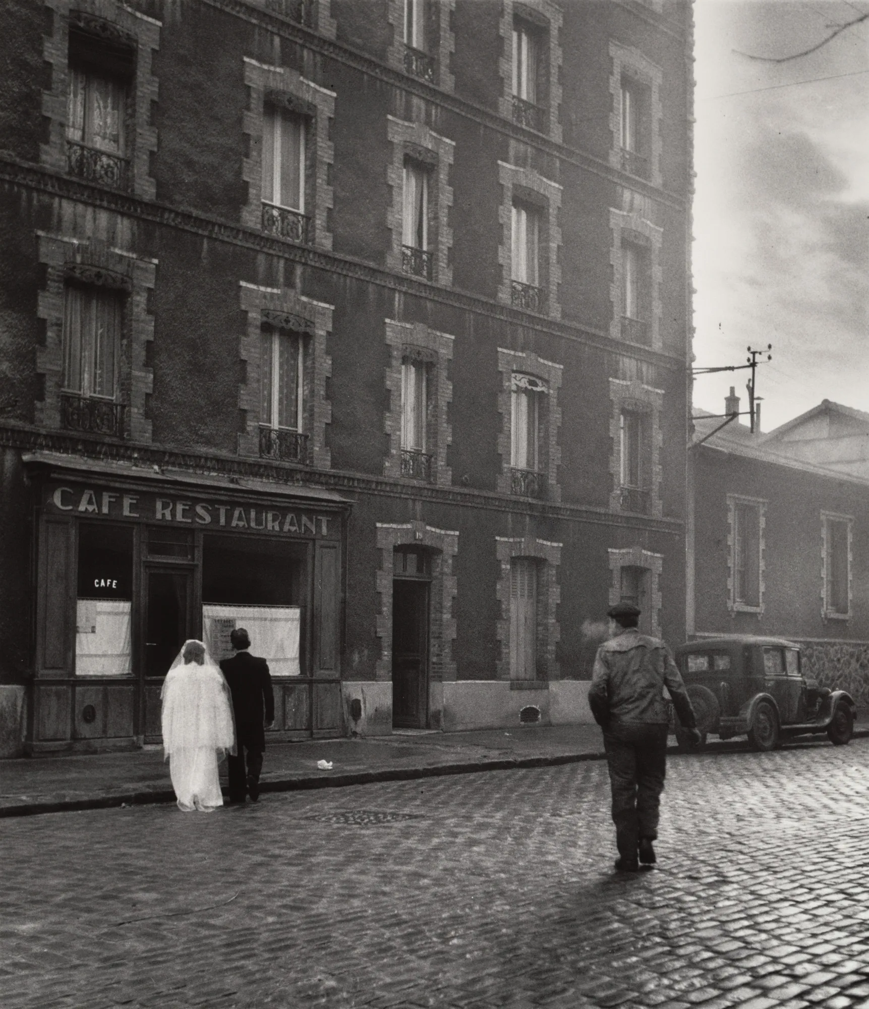 La stricte intimite, rue Marcelin-Berthelot a Montrouge, Robert Doisneau, 1945, collection du MoMA