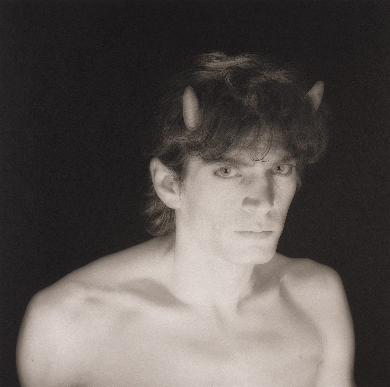 Self Portrait, 1985. L’autoportrait en diable, cornes comprises : le catholique de Floral Park ne lâche jamais complètement son décor.