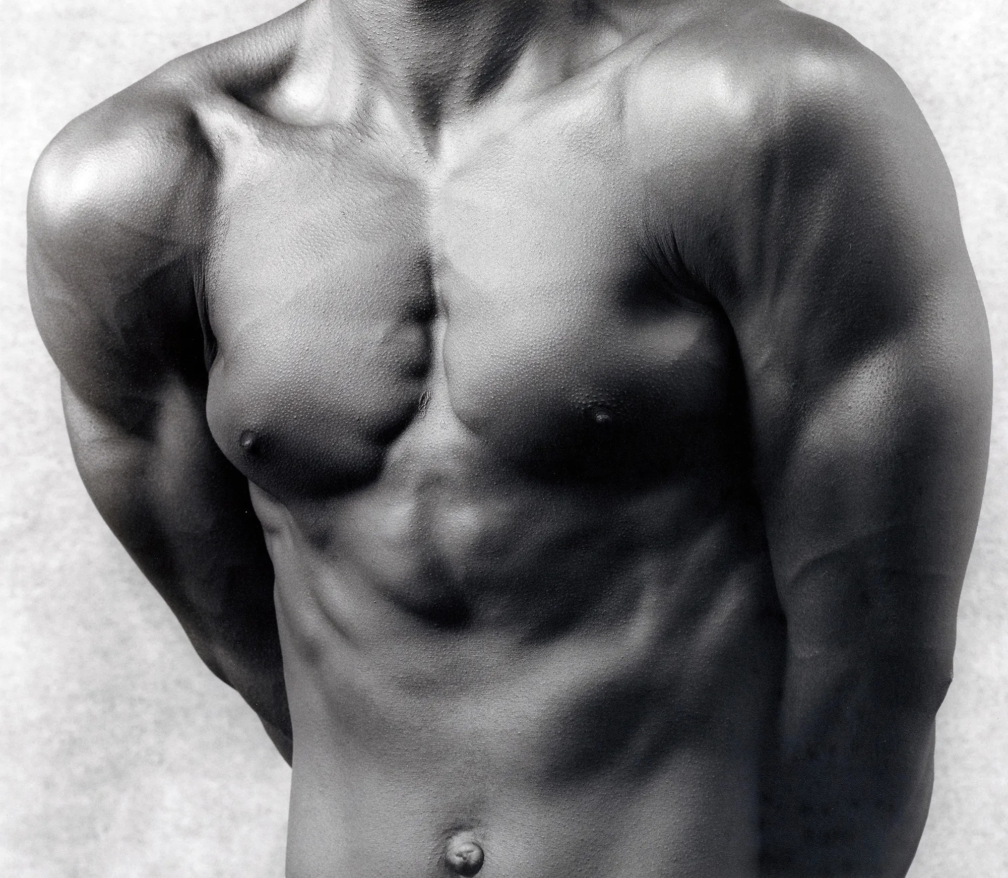 Dennis Speight, 1983. Le buste isolé du corps, comme une fleur coupée de sa plante.