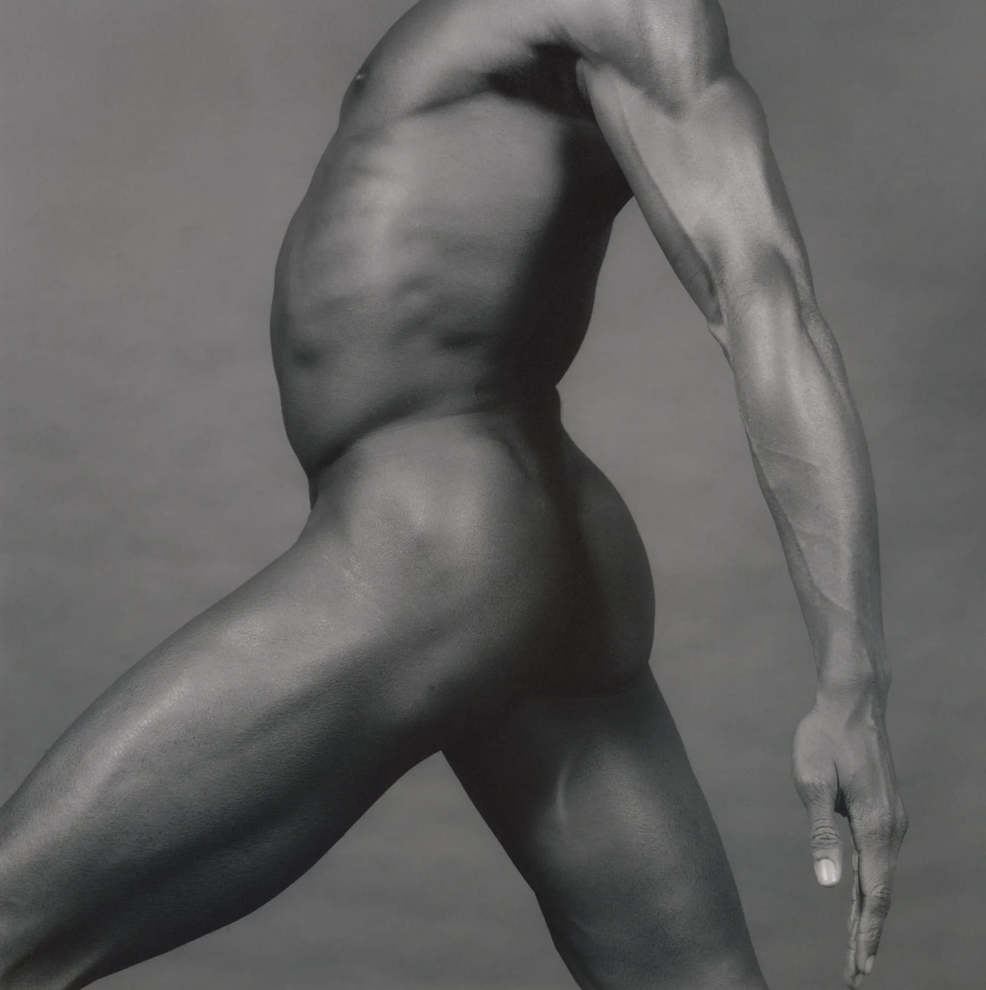 Derrick Cross, 1983. Le corps cambré jusqu’à devenir une forme abstraite : même travail que sur une tige de calla.