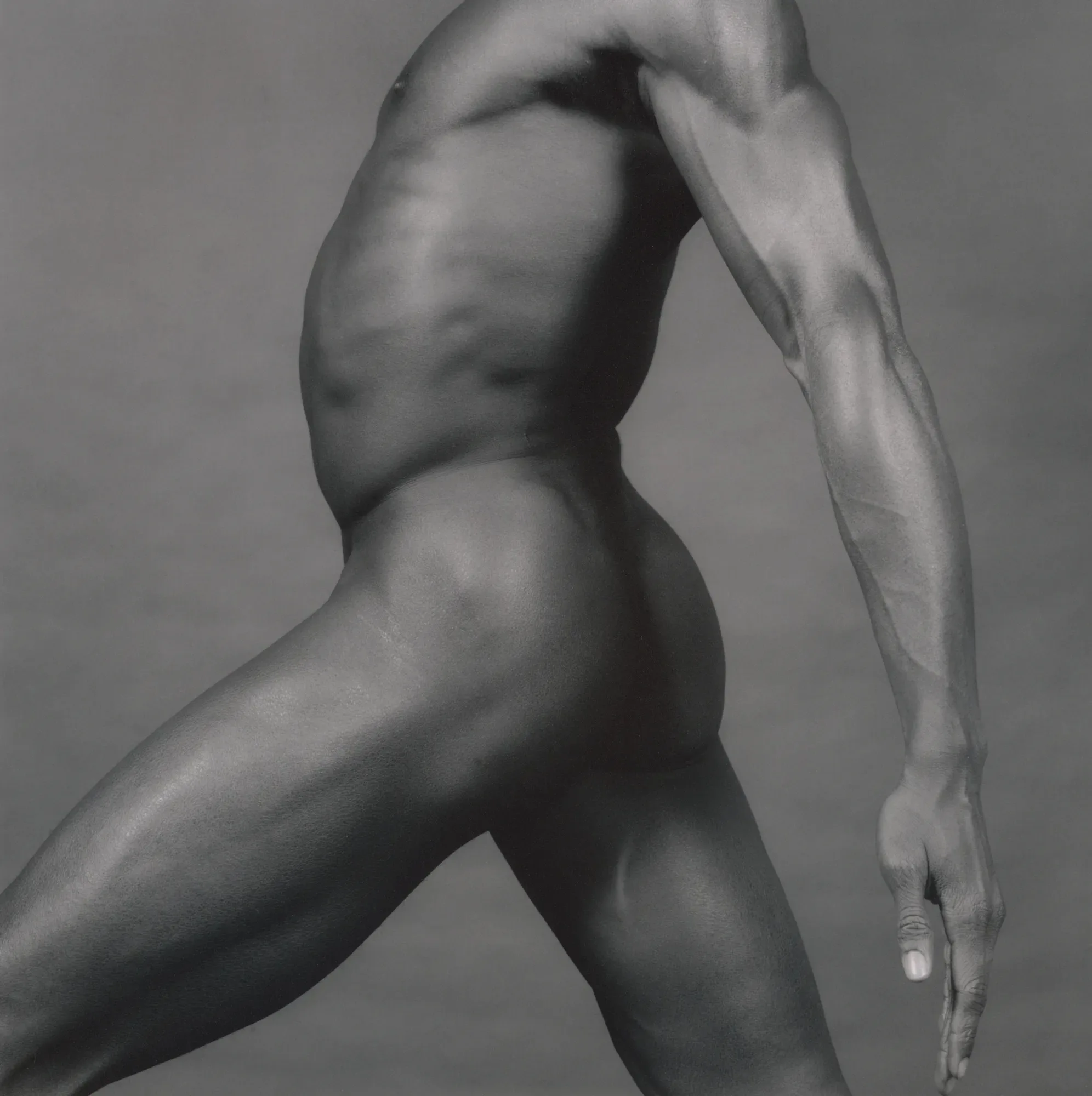 Derrick Cross, 1983. Le corps cambré jusqu’à devenir une forme abstraite : même travail que sur une tige de calla.