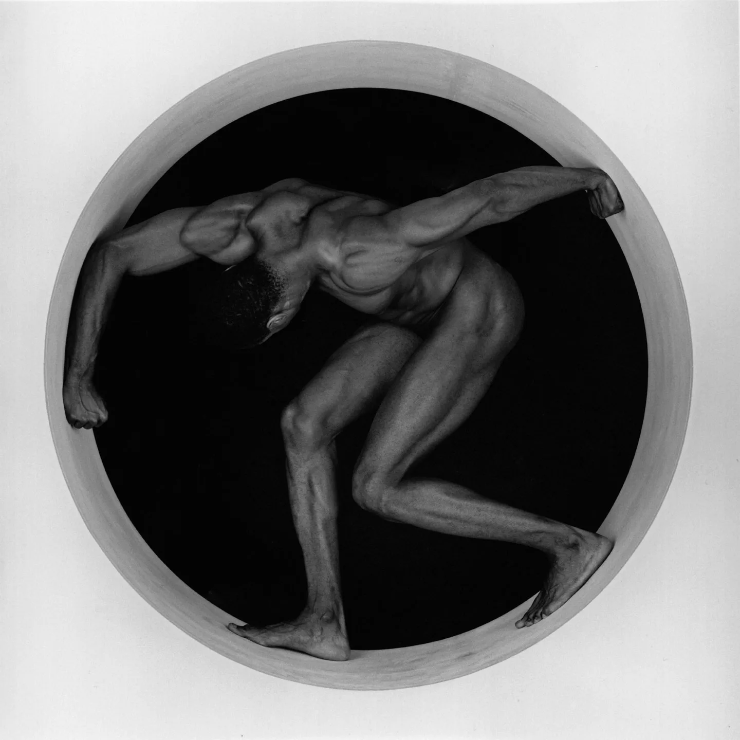 Thomas, 1987. Un corps inscrit dans un cercle : la géométrie avant le sujet, toujours.