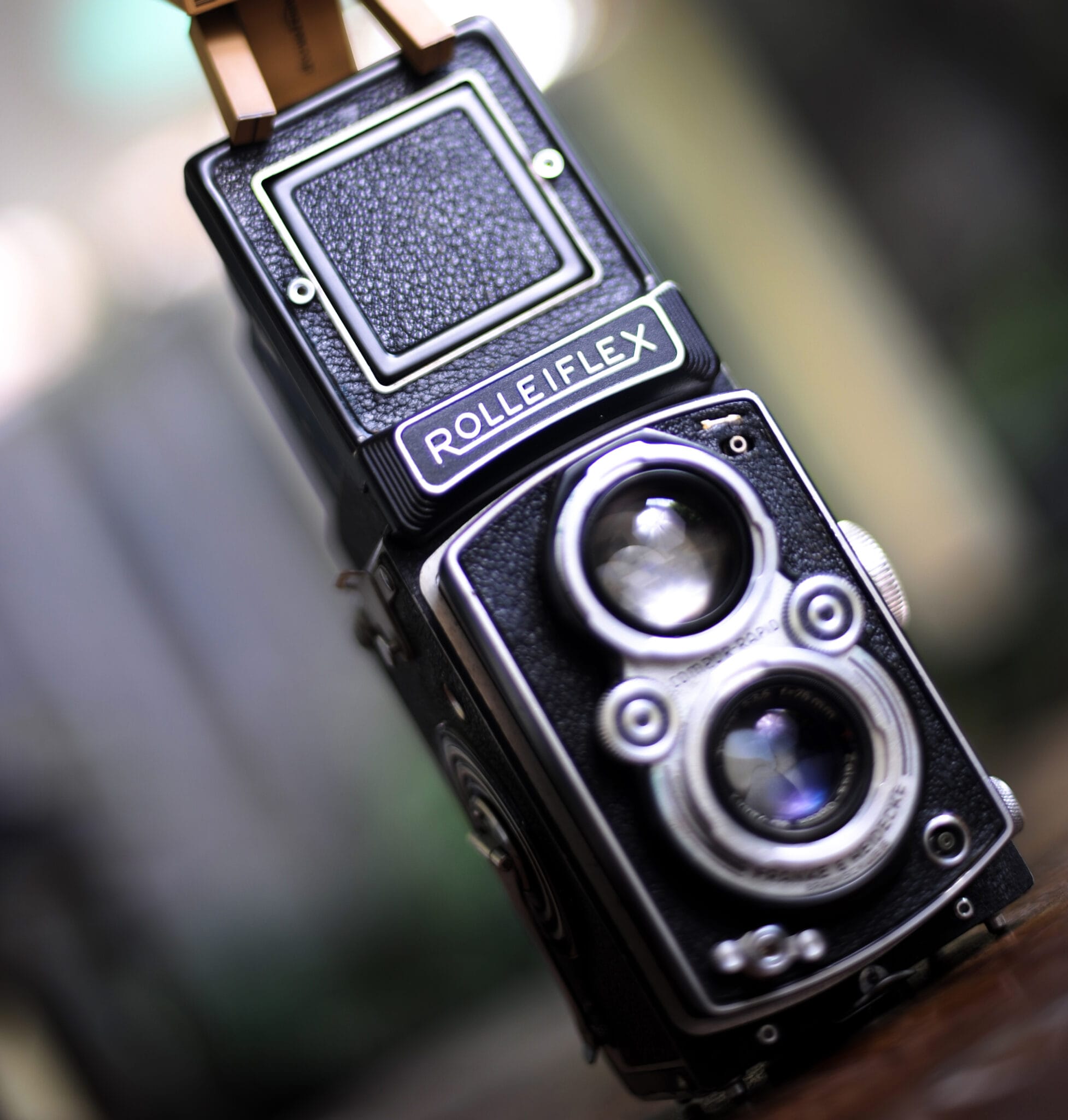 Appareil photo Rolleiflex bi-objectif de moyen format, du type utilisé par Dorothea Lange