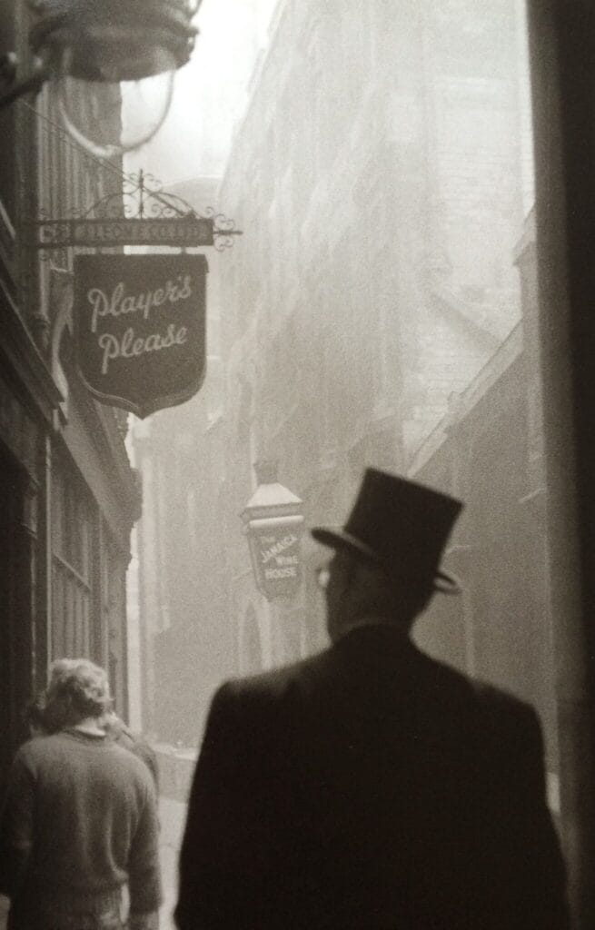 Sergio Larraín, hommes en haut-de-forme dans la City, Londres, 1959
