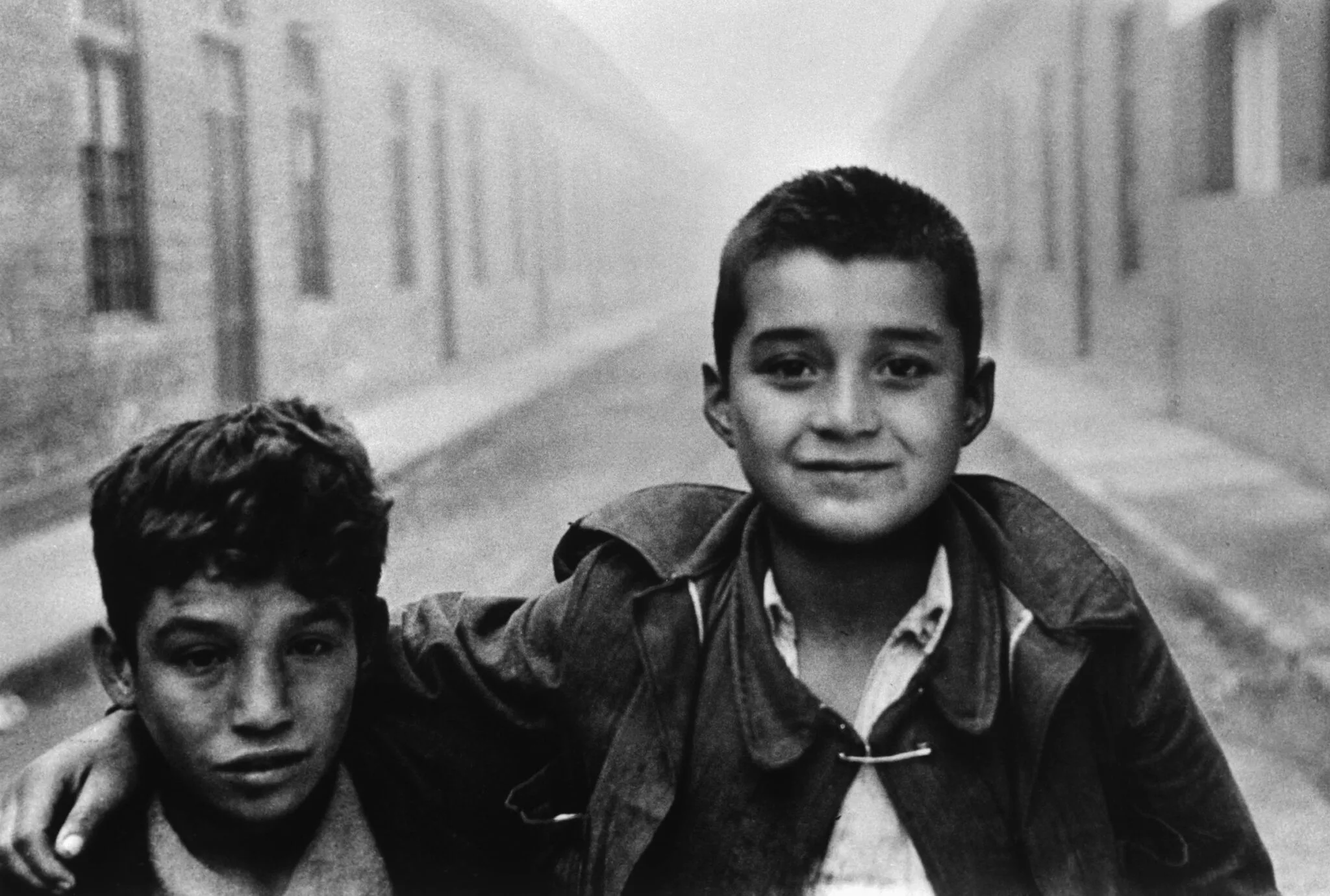 Sergio Larraín, enfants des rues à Santiago, 1957