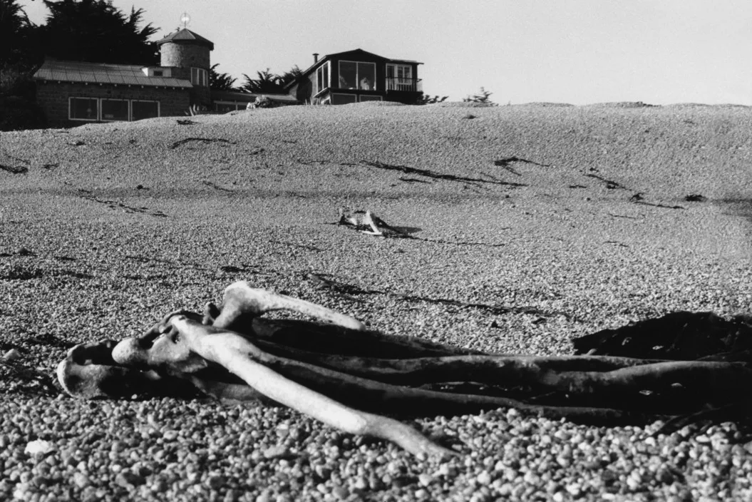 Sergio Larraín, la maison de Pablo Neruda à Isla Negra vue de la plage