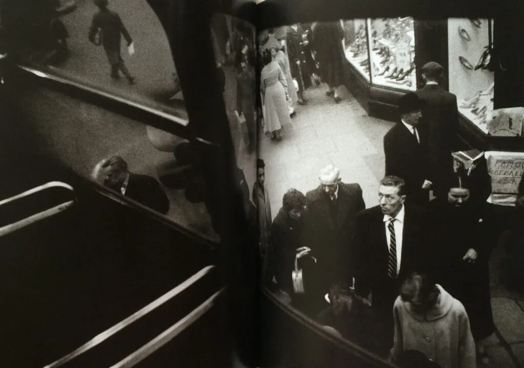 Sergio Larraín, scène londonienne vue en plongée, 1959