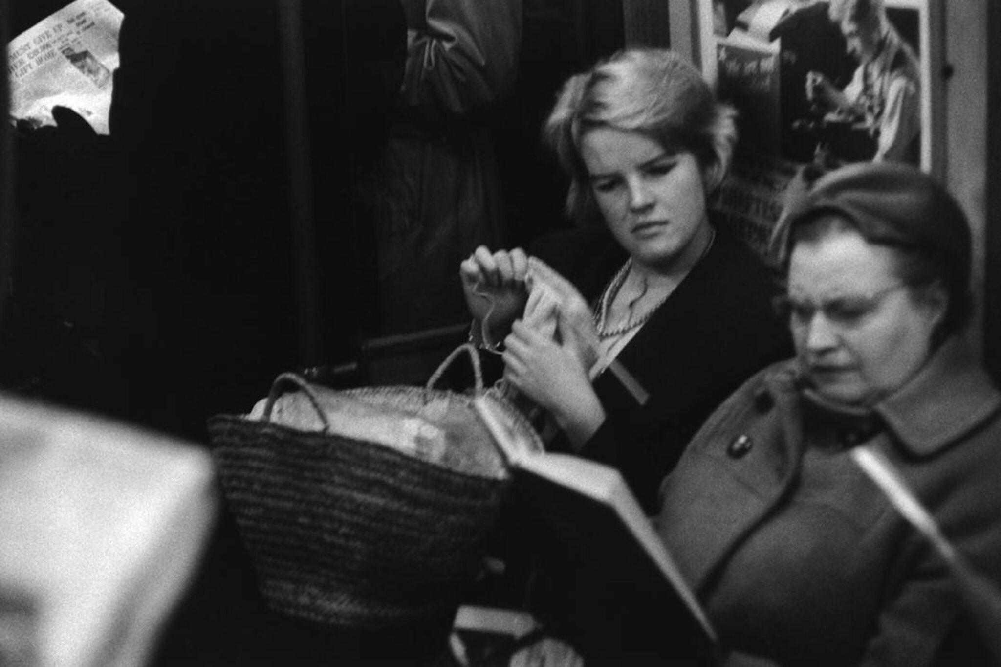 Sergio Larraín, métro entre Earl's Court et Olympia, Londres, 1959