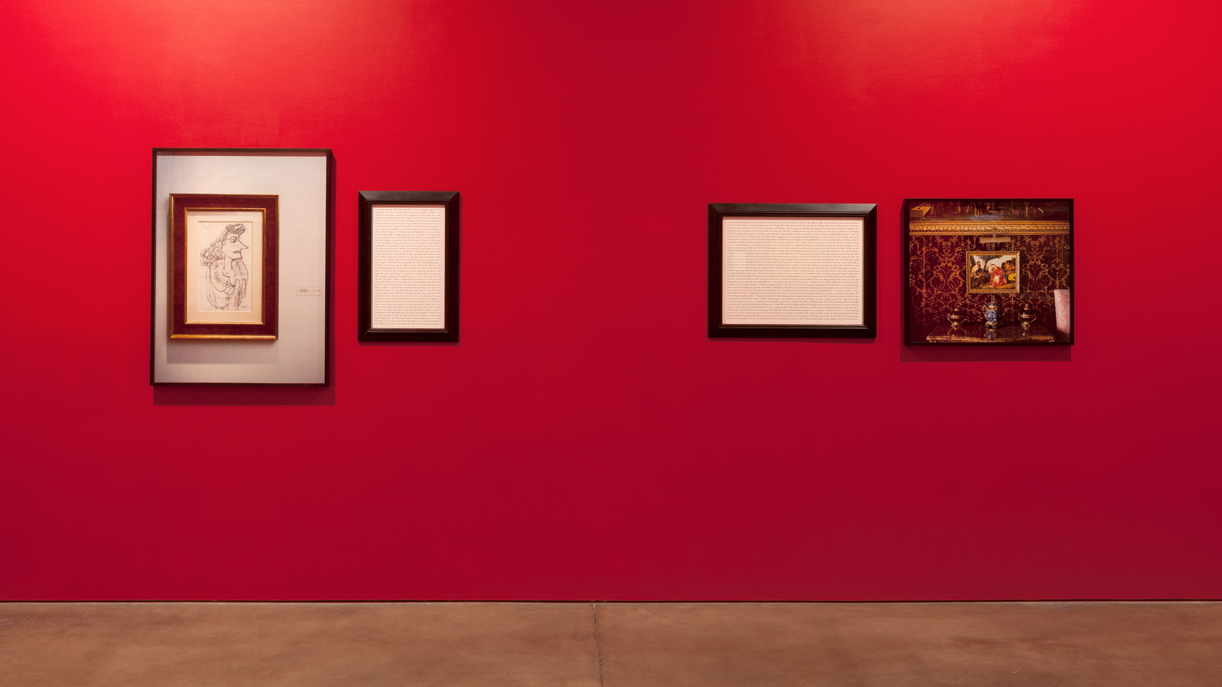 Vue d'installation de Rachel, Monique de Sophie Calle
