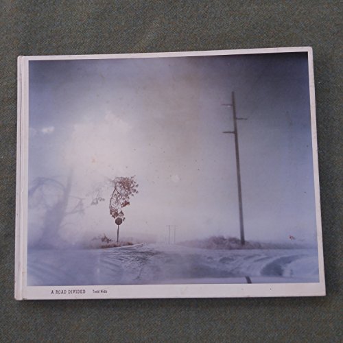 Couverture du livre A Road Divided de Todd Hido