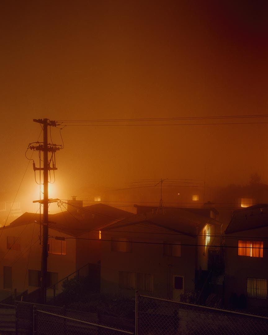 Todd Hido, quartier résidentiel dans un brouillard au sodium