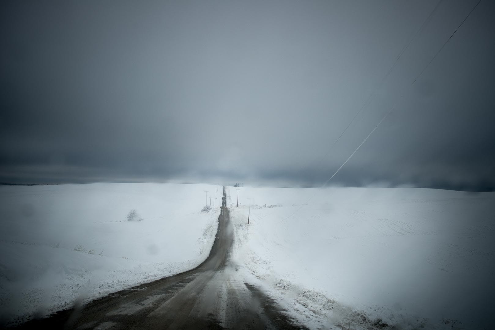 Todd Hido, route enneigée disparaissant dans le brouillard