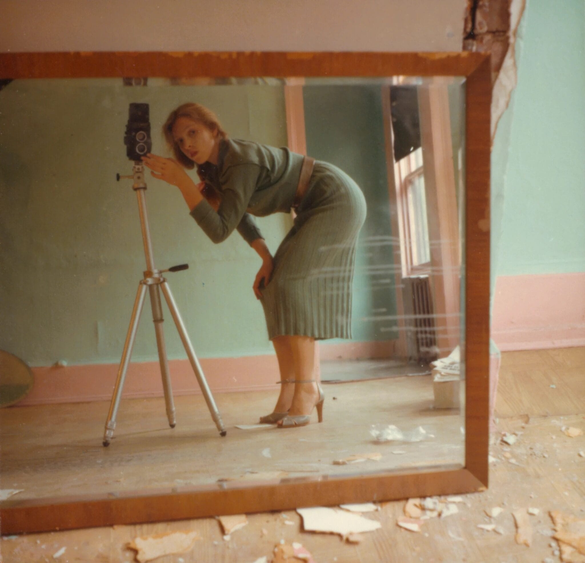 Francesca Woodman et son appareil photo reflétés dans un miroir, 1979