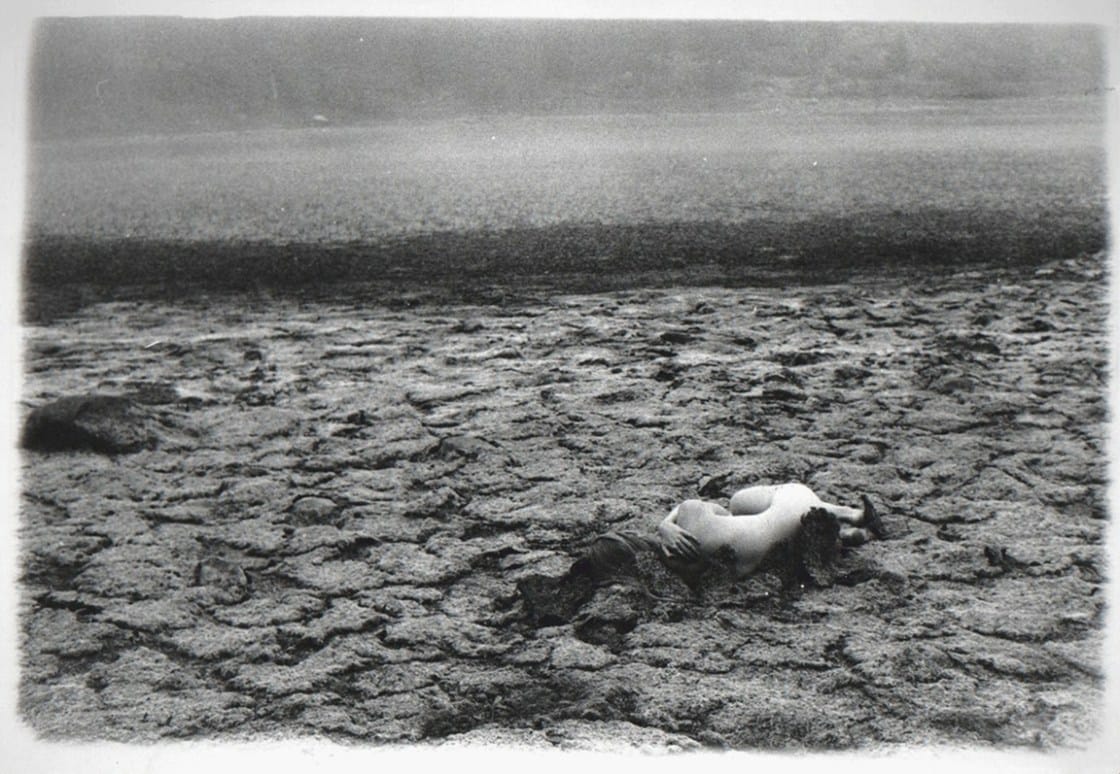 Untitled, Boulder, Colorado, 1972-1975, corps nu dans un cimetière