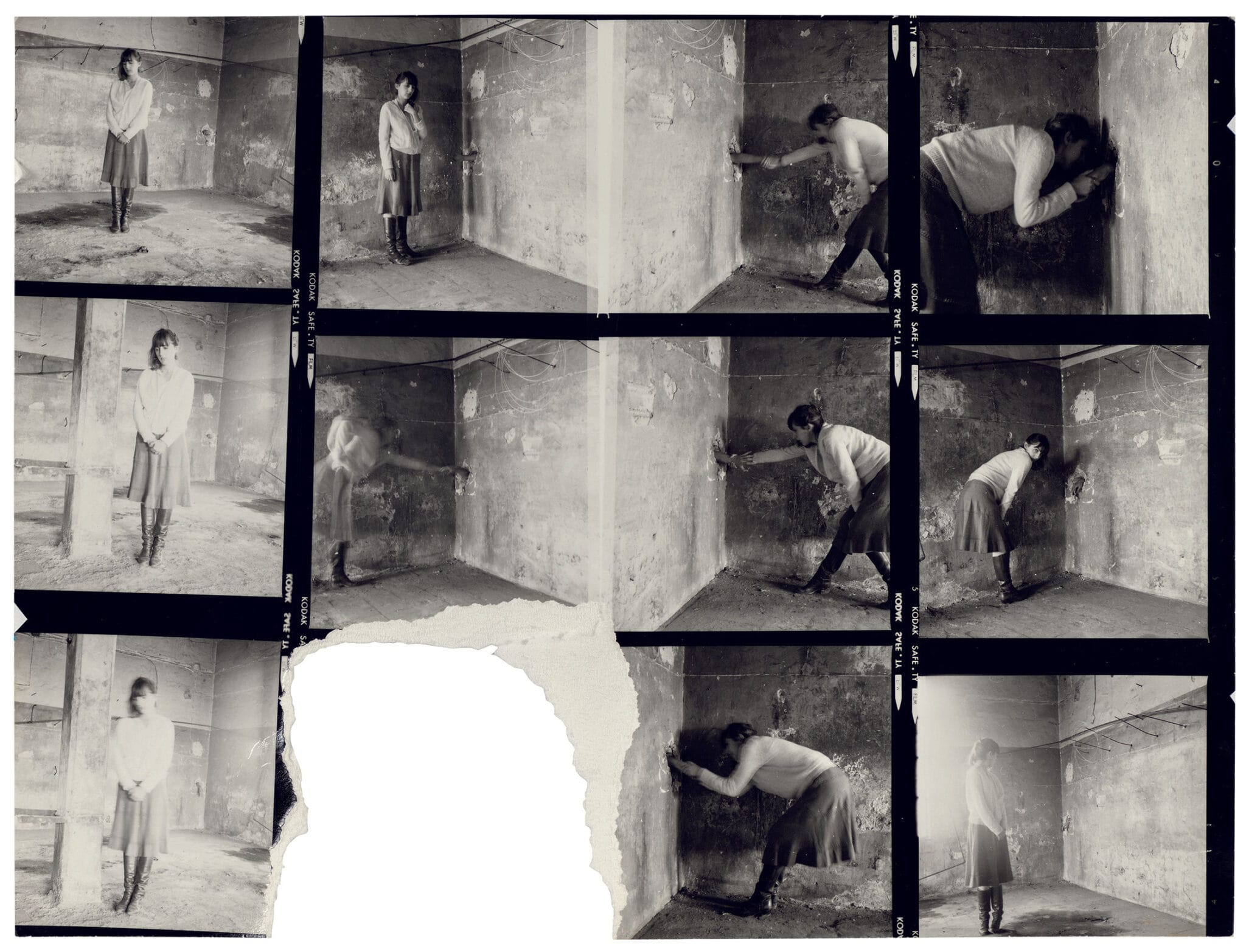 Planche contact de onze vues d'une même pièce en ruine, Francesca Woodman