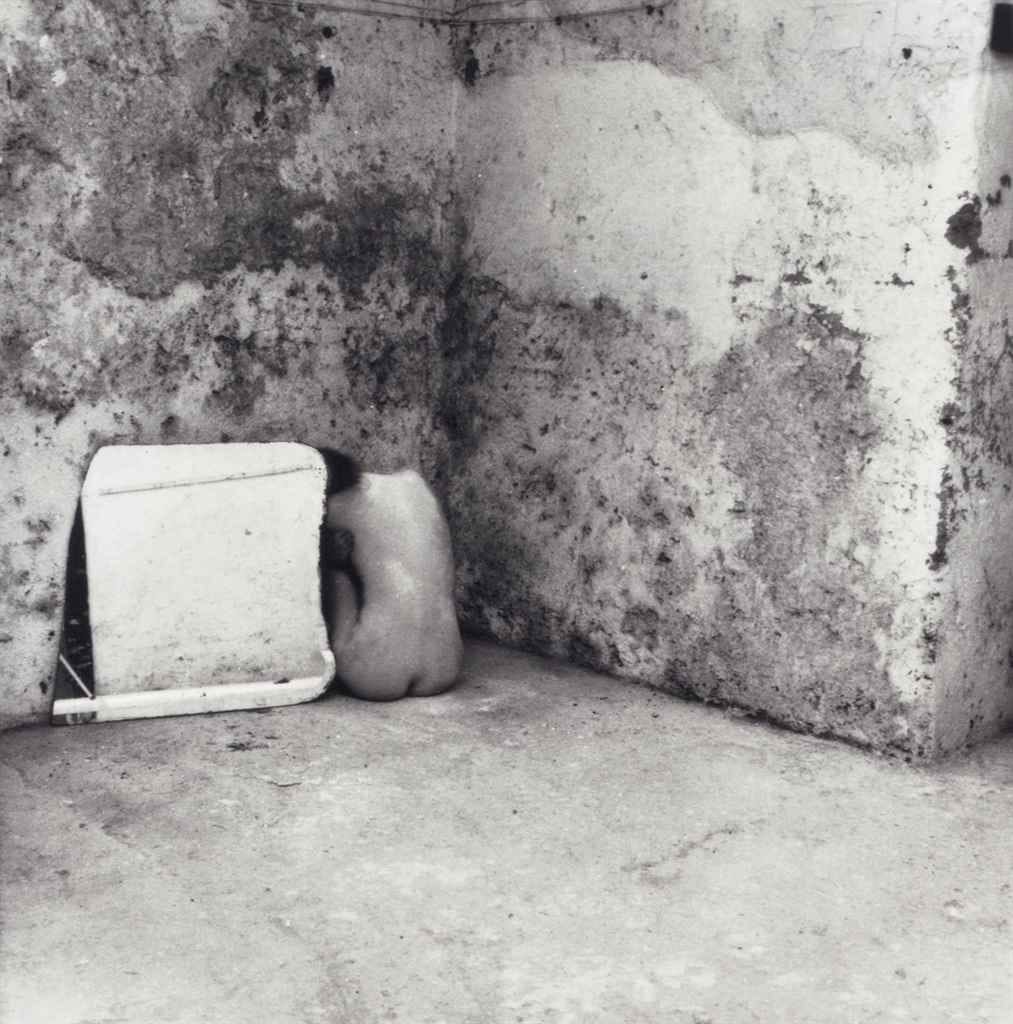 Self-deceit #6, Rome, Italie, 1978, Francesca Woodman