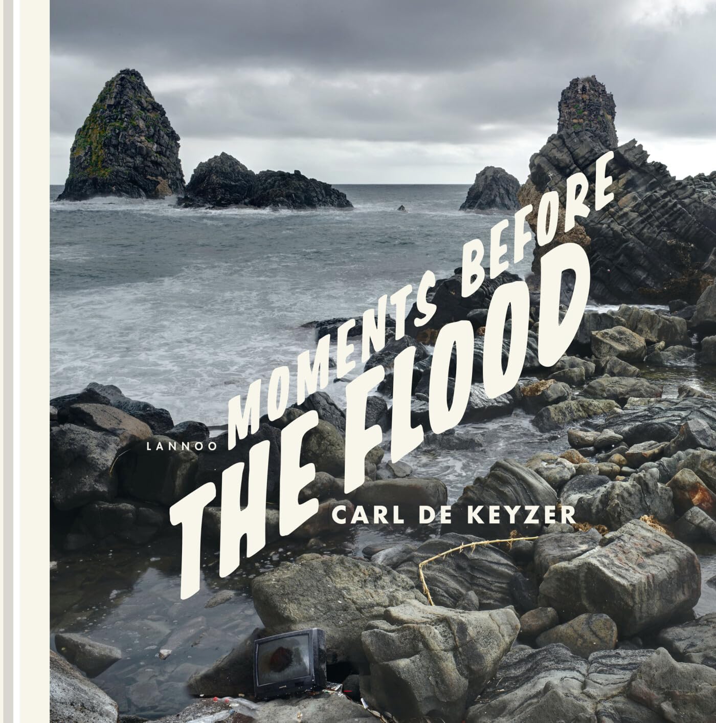 Couverture de Moments before the flood